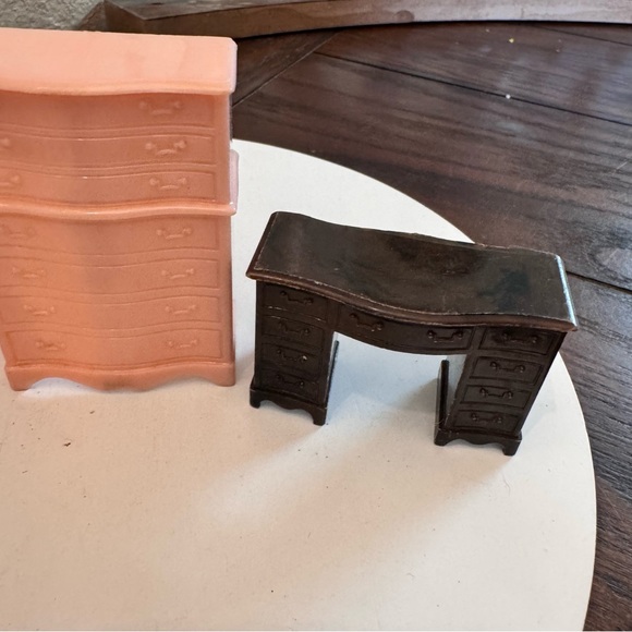 Vintage plastic dollhouse furniture dresser chair and desk - Picture 3 of 6